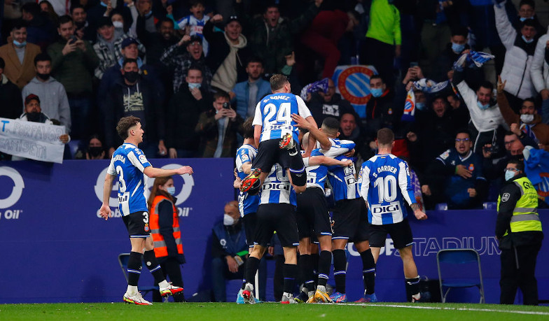 Foto: 24. kolejka: Barcelona remisuje w derbach