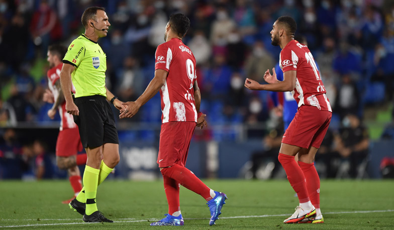 Foto: Gol Suáreza pokazuje, że VAR wciąż ma potężny problem