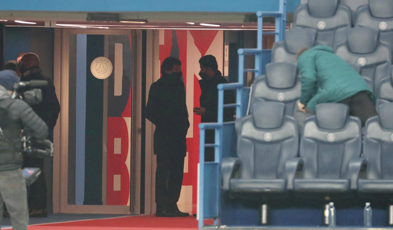 Foto: Al-Khelaïfi i Leonardo wywierali w przerwie presję na arbitrze?