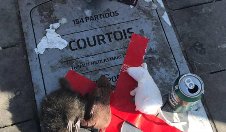 Foto: Atlético wymyśliło sposób na usunięcie tabliczki Courtois przy Metropolitano