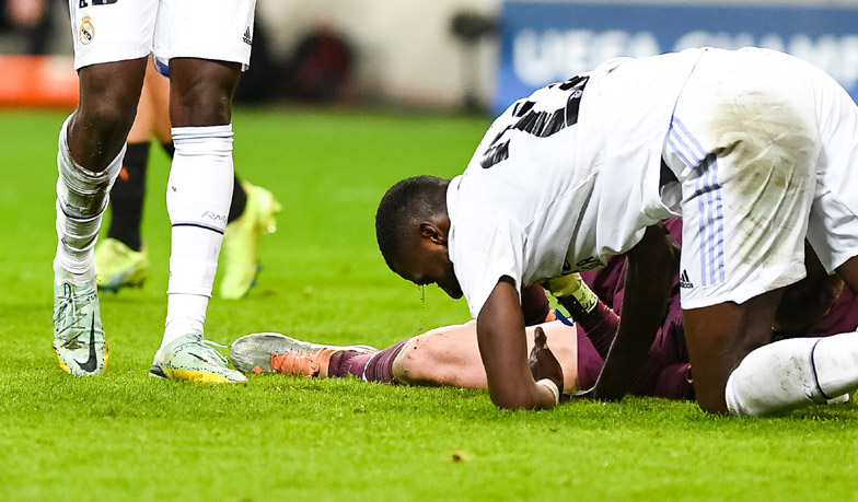 Foto: Rüdiger nie doznał złamania kości twarzy