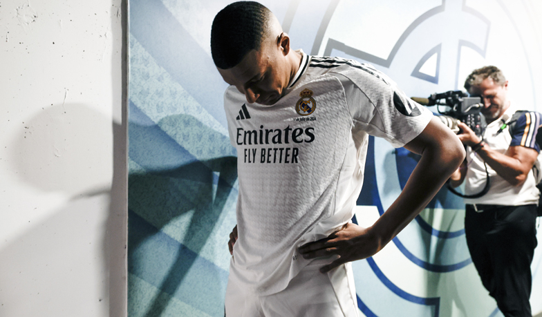 Foto: Czy transfer Mbappé spłaci się z koszulek?