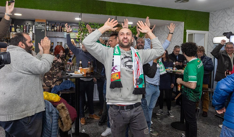 Foto: „Damy radę! J***ć Real!”