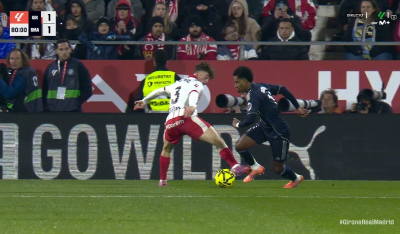 Foto: Mundo Deportivo: Perfekcyjne zachowanie VAR-u przy potencjalnym karnym na Rodrygo