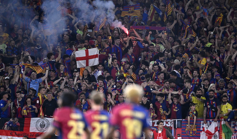 Foto: Fani Barcelony po analizie VAR-u i braku karnego: „Florentino, ty sk***ysynu!”