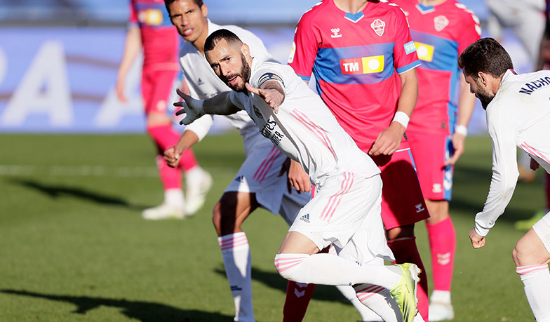 Foto: Benzema: Wiele drużyn tu przyjeżdża i broni całym zespołem, więc nie jest łatwo