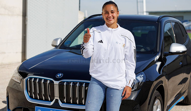 Foto: Piłkarki odebrały nowe BMW