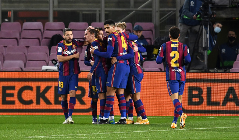 Foto: 13. kolejka: Sociedad i Villarreal tracą punkty, zwycięstwo Barcelony