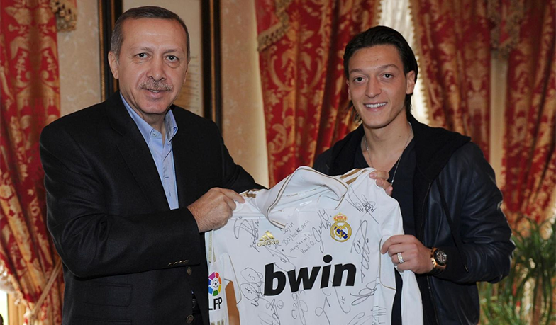 Foto: Mesut Özil został politykiem w Turcji