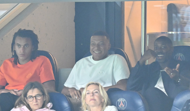 Foto: L’Équipe: Zbliżenie Mbappé i PSG