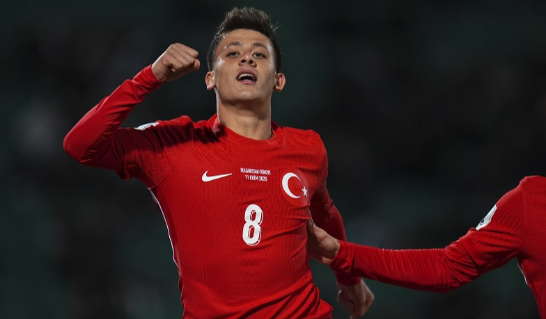Foto: Turcja rozbija Bułgarię, gol i dwie asysty Gülera [VIDEO]