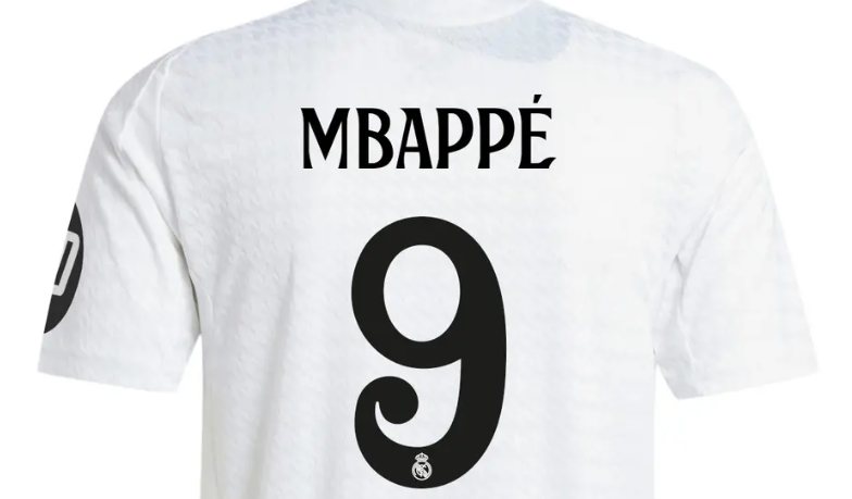 Foto: Koszulki Mbappé są już dostępne w sprzedaży