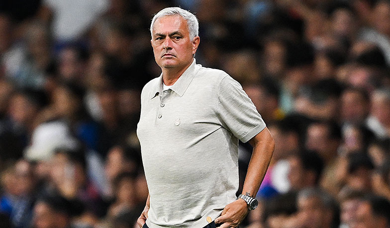 Mourinho poganiał chłopców od piłek i podarł notatki [VIDEO]