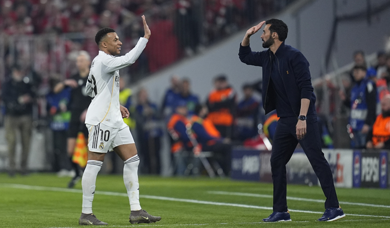El Mundo: Arbeloa starł się z kilkoma Hiszpanami, a szatnia nie ocenia też dobrze wypadów Mbappé
