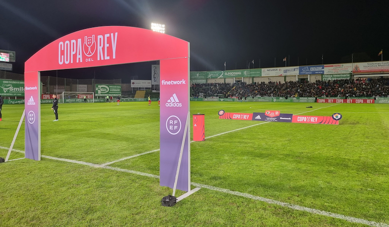 Foto: W oczekiwaniu na ekspresowe powiększenie stadionu