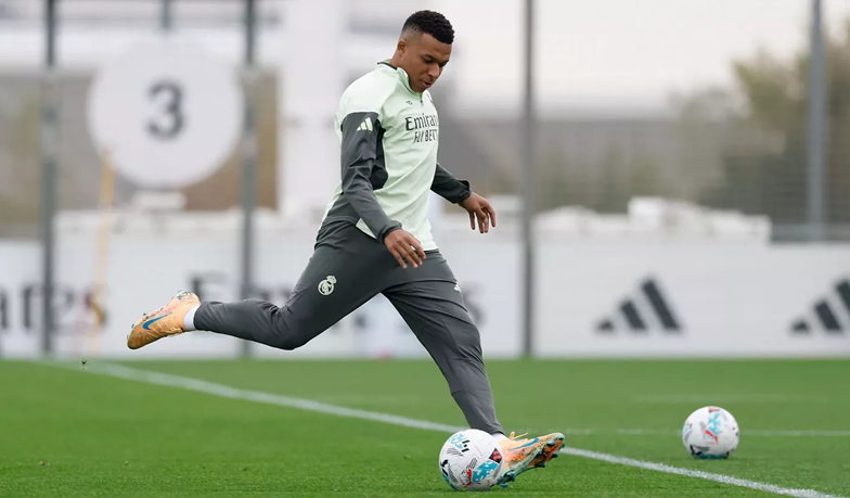 Foto: Trzech piłkarzy nie trenowało z grupą