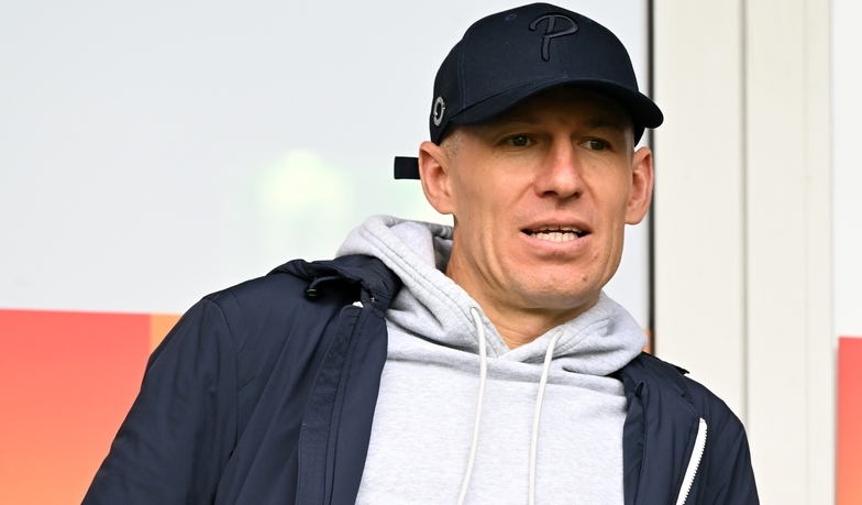 Foto: Arjen Robben zamienił piłkę na rakietę