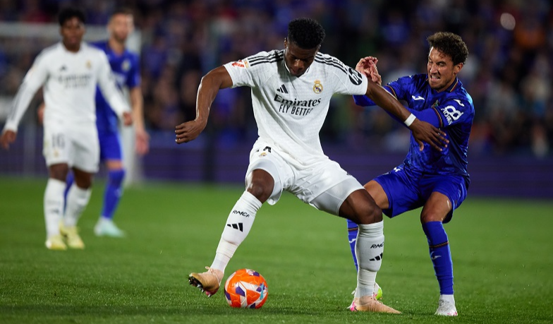 Foto: Mundo Deportivo: Real odwoła się od kartki Tchouaméniego