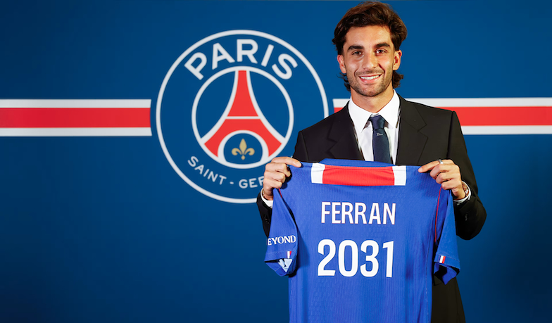 Oficjalnie: Ferran Torres przechodzi z Barcelony do PSG