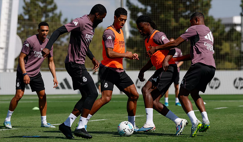 Sześciu piłkarzy nie trenowało z zespołem