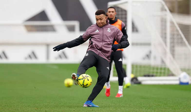 Foto: Mbappé i Asencio trenowali z drużyną