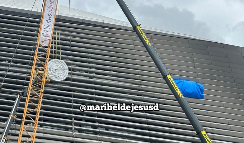 Foto: Rozpoczęto montaż napisu na fasadzie Bernabéu [VIDEO]