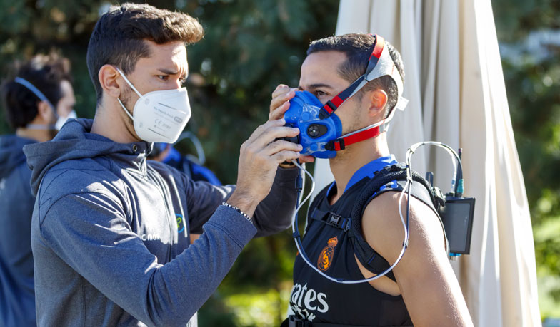 Foto: Dlaczego Królewscy trenowali w maskach?