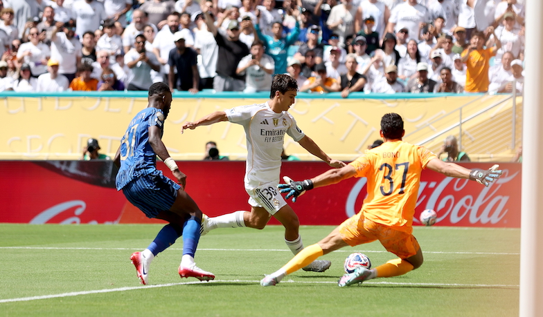 Foto: Gonzalo przymierza buty Joselu