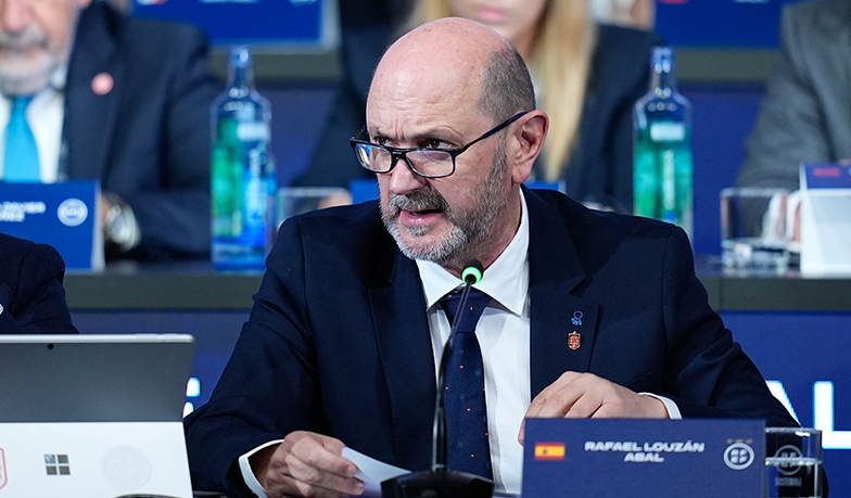 Foto: Louzán: Kluby muszą szukać nowego wytłumaczenia, bo sędzia jest profesjonalistą i ludzki błąd istnieje