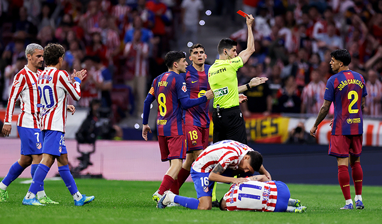 Komitet Arbitrów: Gerard Martín powinien był wylecieć z boiska