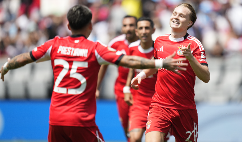 Foto: Grupa C: Benfica pokonuje Bayern i zajmuje pierwsze miejsce [VIDEO]