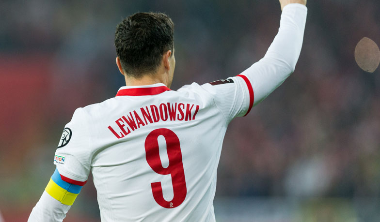 Foto: Kucharski: Real Madryt nie zgadzał się, by dać Lewandowskiemu numer 9
