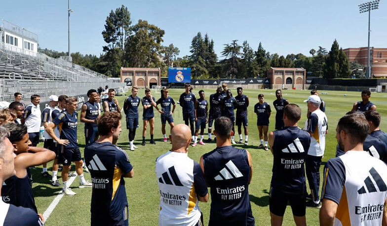 Foto: Pierwszy trening przed sparingiem z Manchesterem United