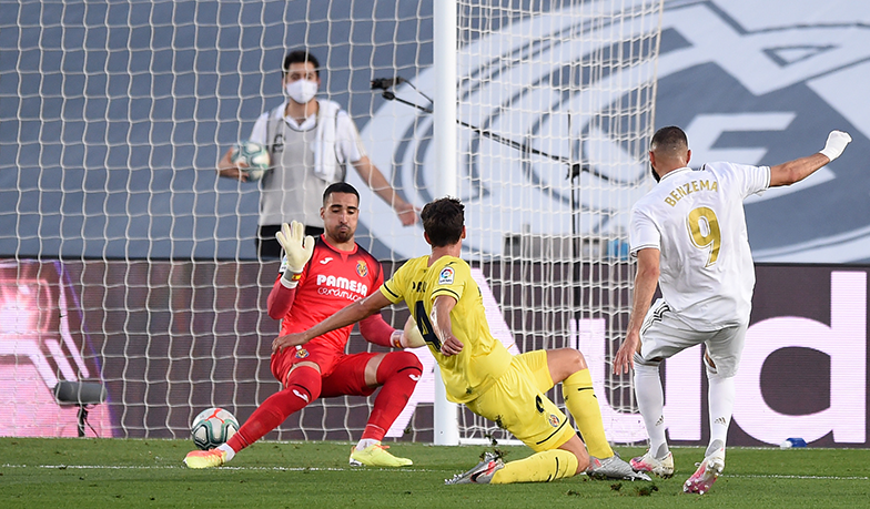 Foto: Villarreal leży Benzemie