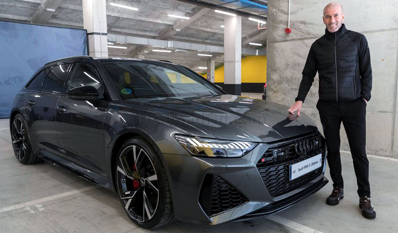Foto: Pierwsza drużyna odebrała samochody od Audi