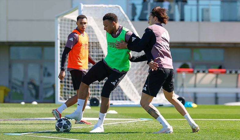 Foto: Mbappé trenował z drużyną!