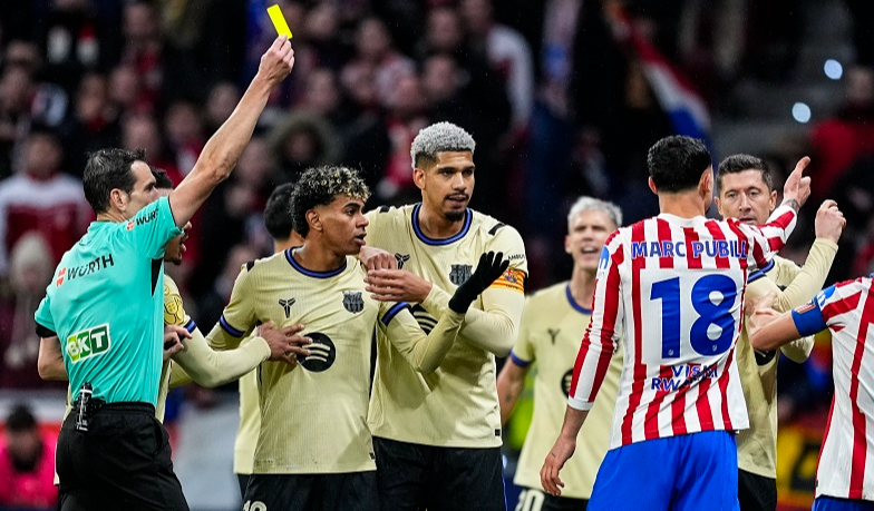 Foto: Mundo Deportivo: Barça rozważa złożenie oficjalnej skargi do RFEF na sędziowanie w meczu z Atleti