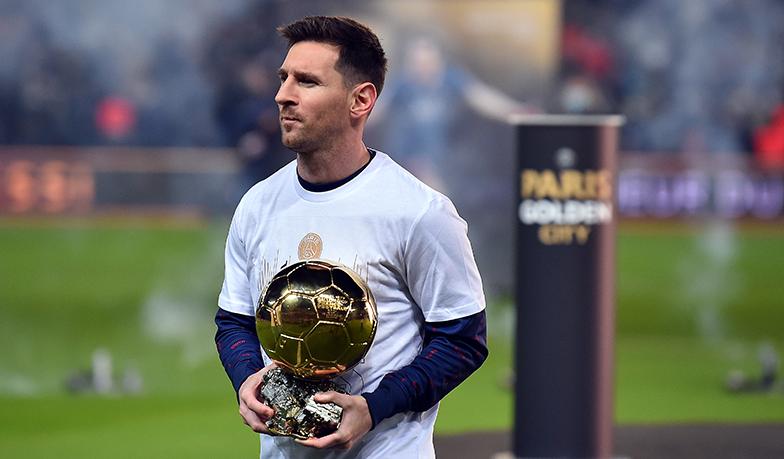 Foto: PSG „kupiło” Złotą Piłkę Messiemu?