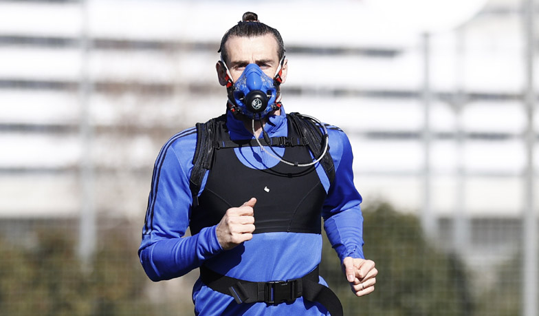 Foto: Bale zdominował testy w maskach hipoksycznych