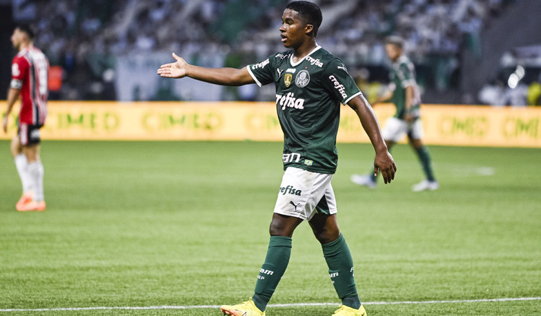 Foto: Dzieciak z nogami Roberto Carlosa i ciałem Adriano
