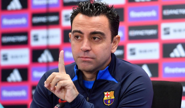 Foto: Xavi: Oni całkowicie zafałszowują rozgrywki, tydzień po tygodniu