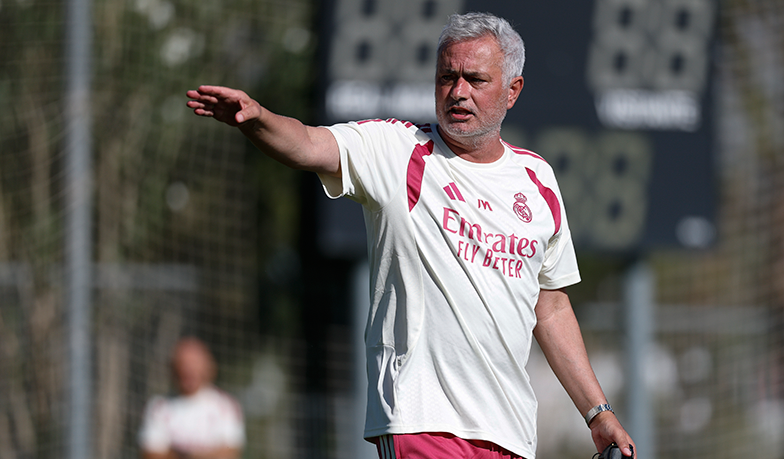 AS: Mourinho od początku daje piłkarzom wycisk