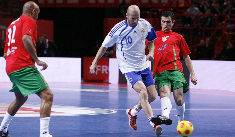 Foto: Zidane podpisał manifest, by uratować futsal we Francji