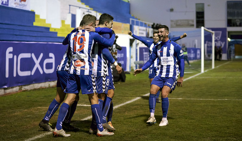 Foto: Budżet Alcoyano nie pokryłby miesięcznej pensji Hazarda i Benzemy
