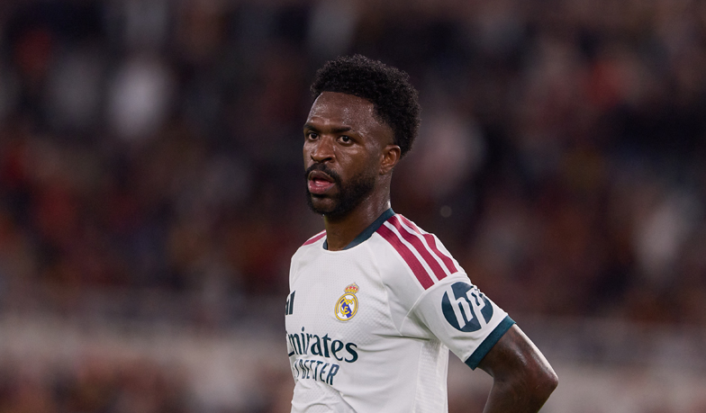 Vinícius nie dowierzał, że jest zdejmowany, a Mourinho nie dowierzał w jego stratę na gola Romy [VIDEO]
