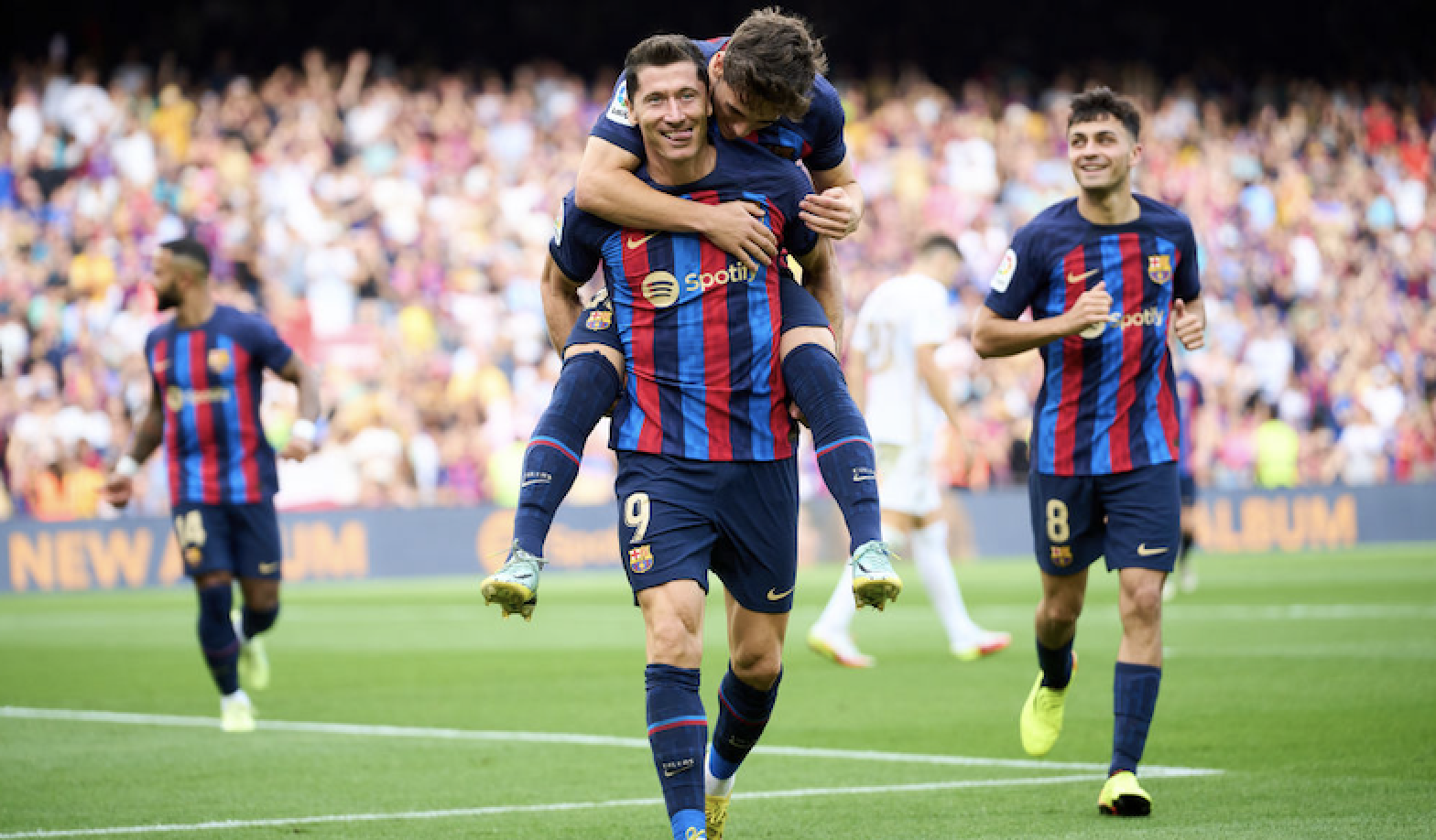 Foto: 6. kolejka: Barcelona pokonuje Elche i zajmuje pozycję lidera