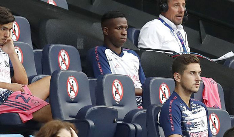Foto: Vinícius przeprosił Zidane'a za zabawę telefonem