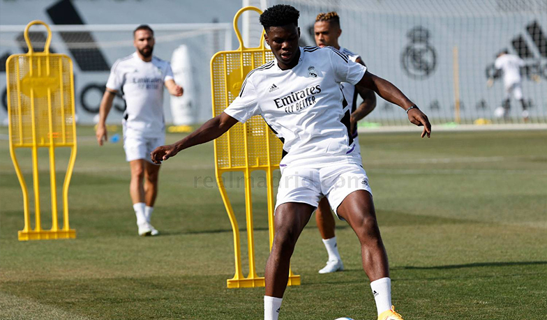 Primera sesión de entrenamiento de Rudiger y Xwamini