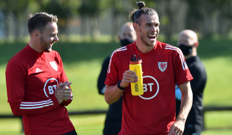 Foto: Bale znów uśmiechnięty