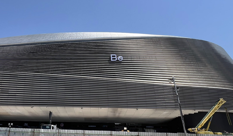 Real Madryt rozpoczął montaż napisu „Bernabéu” na fasadzie stadionu [VIDEO]